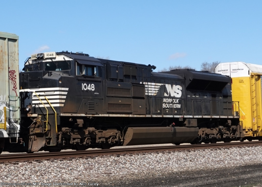 NS 1048-121